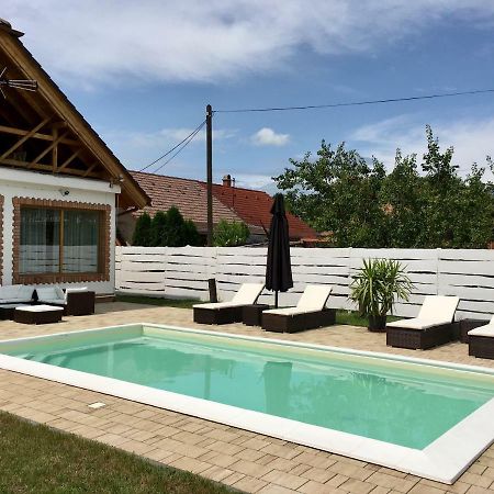 Villa Maximilian Balatonkeresztur Ngoại thất bức ảnh